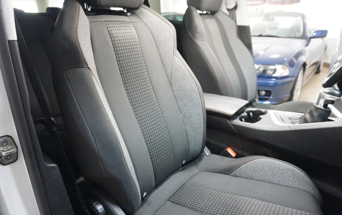 Peugeot 3008 cena 58900 przebieg: 247000, rok produkcji 2019 z Kazimierz Dolny małe 667